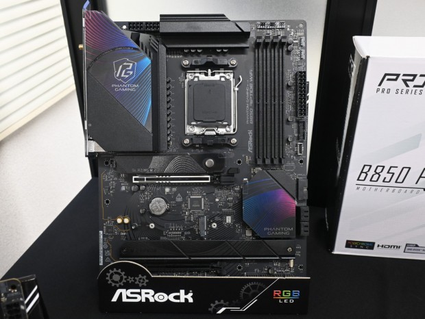 ASRock Intel B860/AMD B850マザーボード発表会