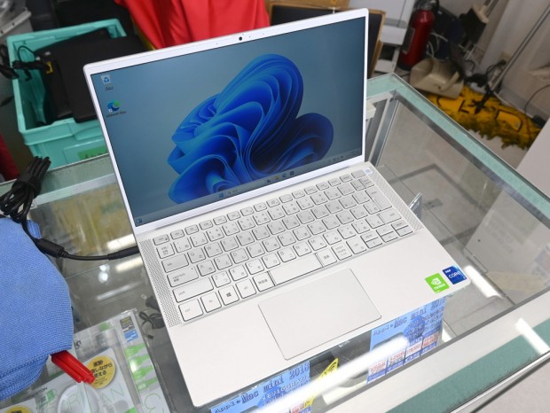 Inspiron 7300