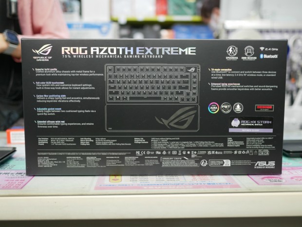 ROG Azoth Extreme Storm軸